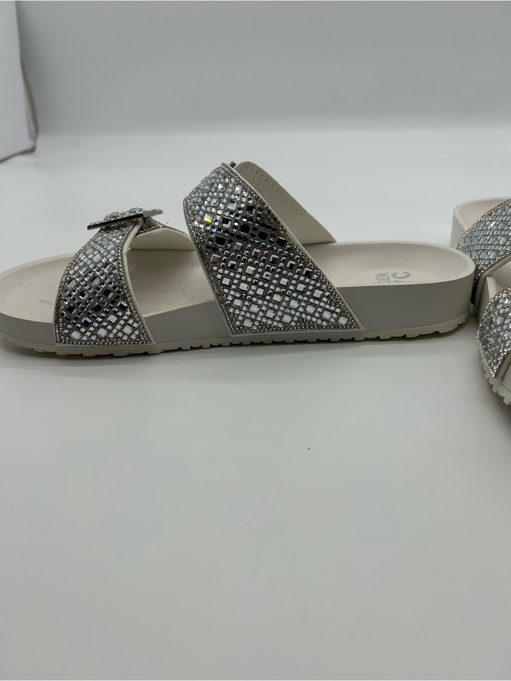 Madden NYC Crystal-Embellished White Slide Sandals. Size 10 - Picture 4 of 6
